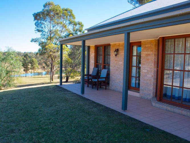 Berenbell Vineyard Retreat - Outside seating of a one bedroom cottage