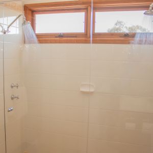 Double Shower Berenbell Vineyard Estate Lodge