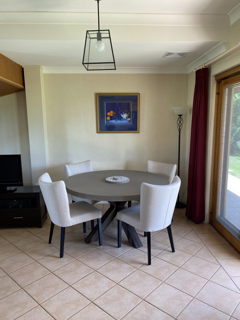 Berenbell's 2 bedroom Lodge dining table