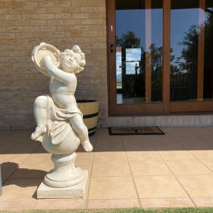 Statue at Berenbell