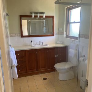 Lodge 1 downstairs bathroom